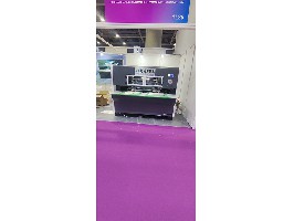 高速皮革數(shù)控沖孔機(jī)